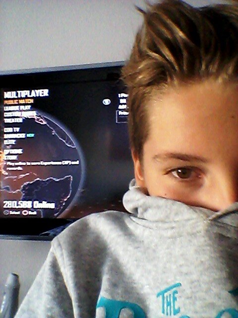 fxckROYY's profile picture. hoidoei.