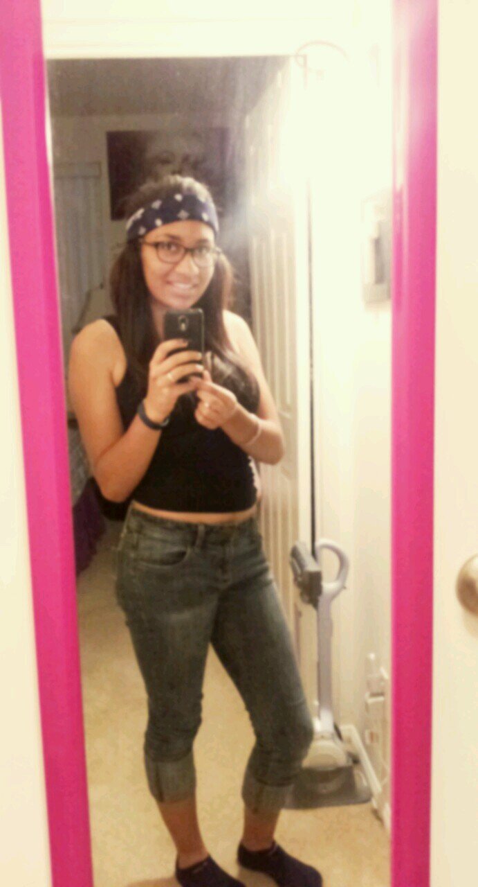 Name: Anna♏ | Age: 18 | Lives in: California | relationship status: SINGLE!! | profession: amature boxer | KIK: lovin_321|