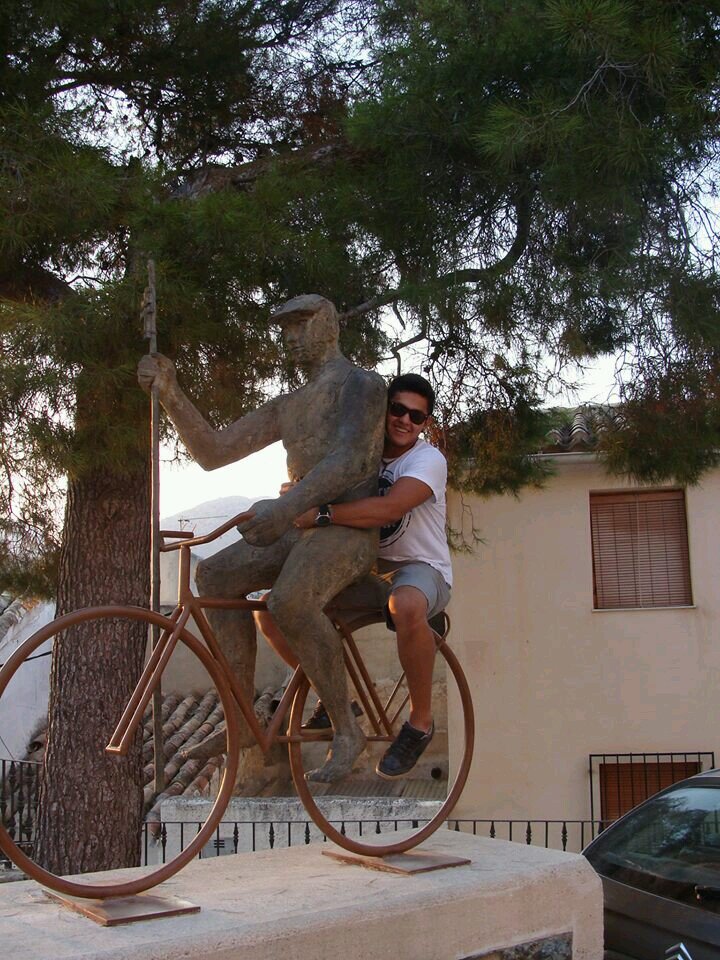 Caminante del sur en busca del norte.Coleccionista de cumbres, viva el  frío y el café.