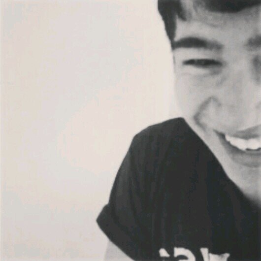 Follow @Real_Damn_Payne I follow back okay c'mon do it ily I can help you get calum/4 too