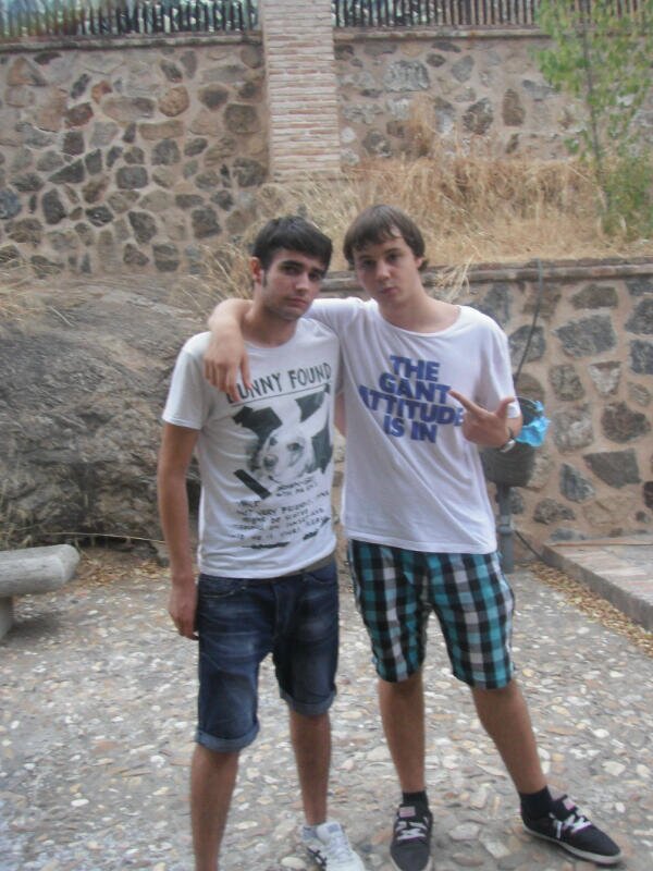 96.Amigo de mis amigos,aficionao del rap y madridista.Conmigo quien quiera,contra mi quien pueda