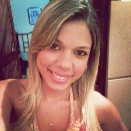 - 21 anos, namorando, leonina, chata, ciumenta, insistente, amiga e Flamenguista. Amo a minha familia ♥