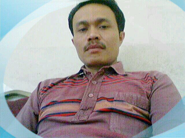 ku hanya bisa ber do'a .& memohon semoga kau bahagia...