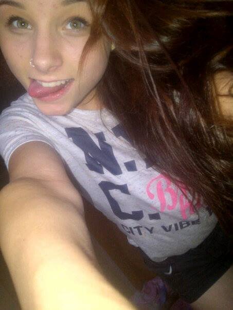 leahchloee_'s profile picture. Not everything lasts forever.