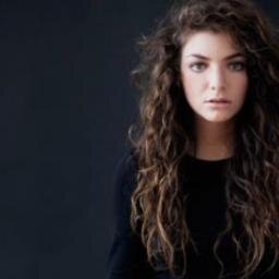 Updating you about Lorde! Buy her album 'Pure Heroine' in itunes now!