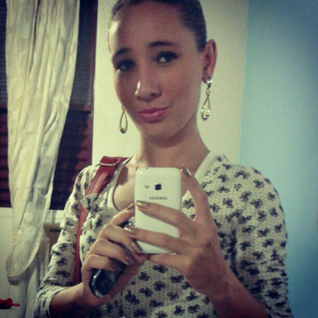 ~ α gαrotiinhα imperfeitα,
αqeelα qeê chorα de dor,
αqeelα qeê ja sofreu poor αmor,
αqeelα qe sαbe se αrrepender ♥