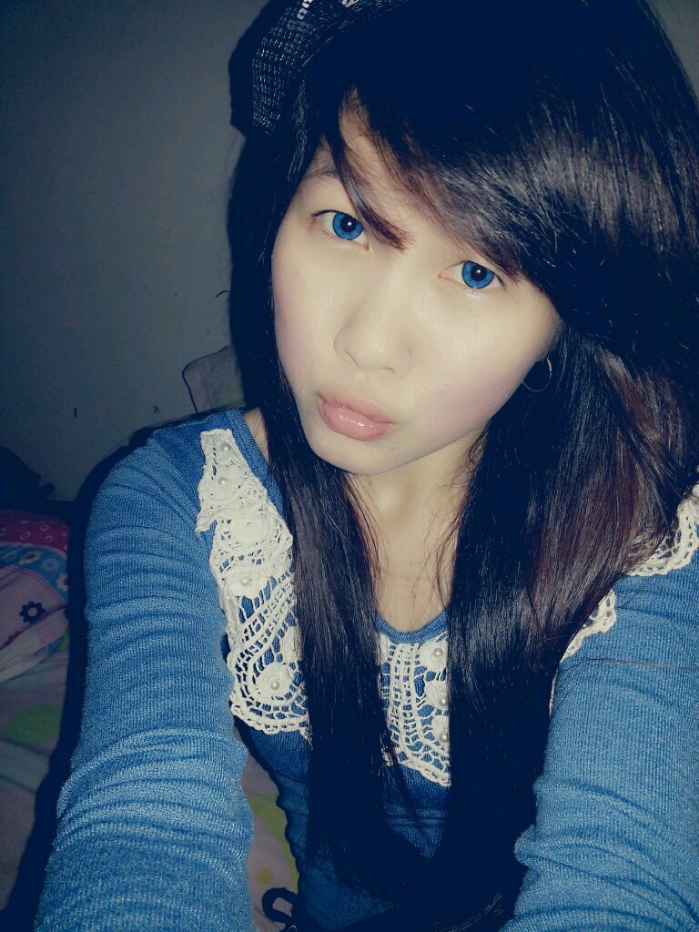 Mee ? simpLe peopLe , not perfect girL :D