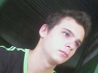 Bêbado sem cachaça, mendigo sem praça sou eu assim sem PC..                                      Segue, sigo de volta.
