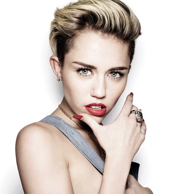 this is the account official of team Miley Cyrus world! pictures, information, events, and much much more. ;) !TEAM MILEY CYRUS WORLD! xoxo @MileyCyrus