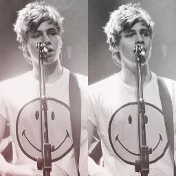 georgiacumminss's profile picture. 5Sos are having my babies