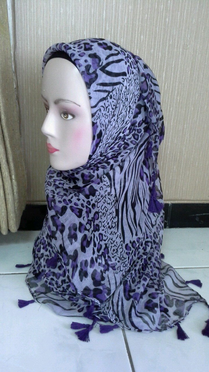 memenuhi kebutuhan hijab & fashion, harga terjangkau. for more info sms/WA ke 08563061450.