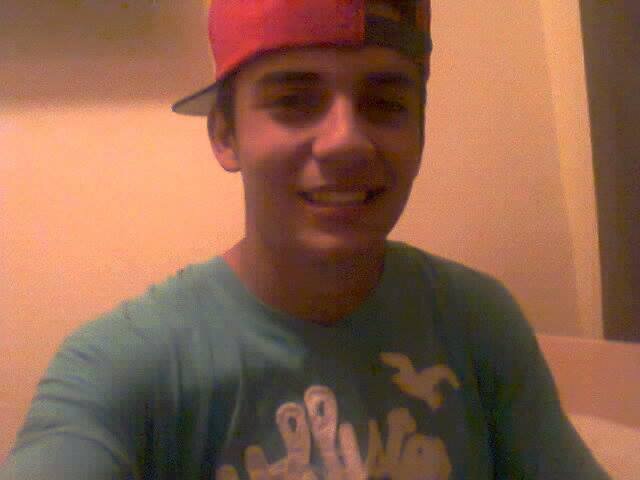 A vida me ensinou a nunca desistir, nem ganhar, nem perder mas procurar evoluir               Chato, lindo e fofo, te amo p. @1MeninaAbobada