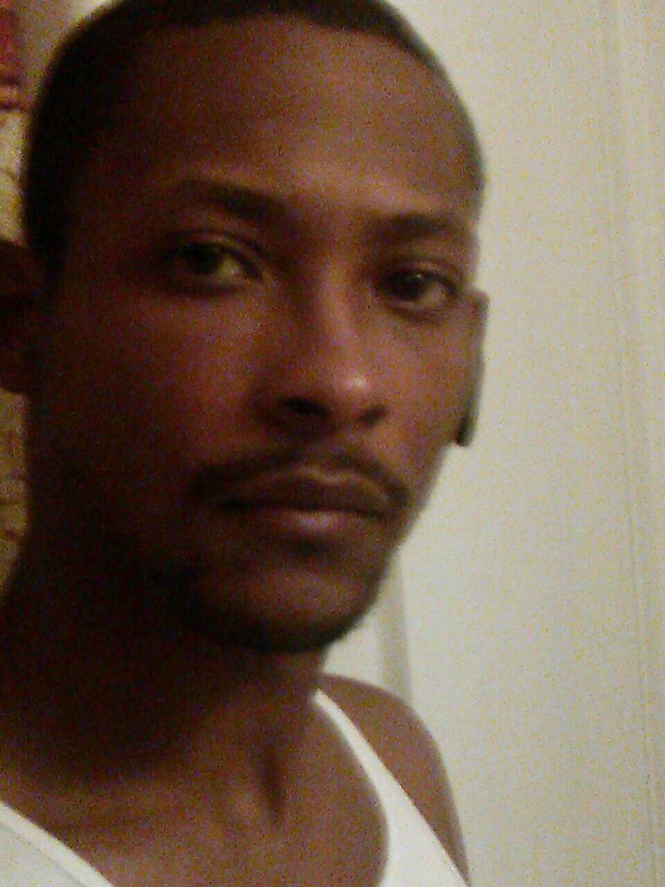 Name is Jack Hamlett and was born July 4,1983, 6'2'', athletic build, currently in skool, and really a down to earth person once u get to knw me.