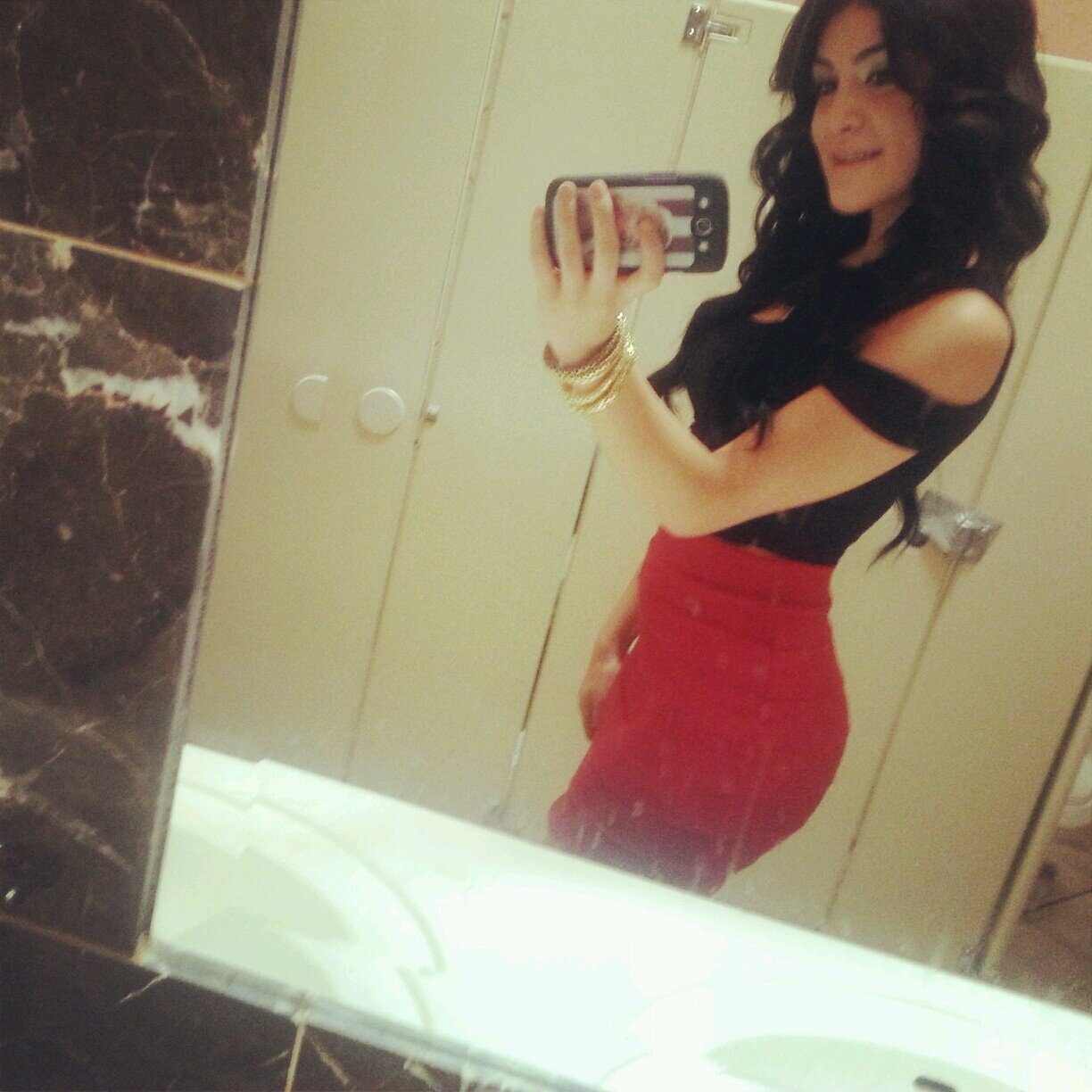 #happilytaken #LoveVolleyBall #Mexican |Sophmore at South Mountain HS| im 5'4 #FollowMe, iFollowBack (: