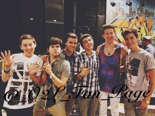 there is two people using this fan page Maria & Maya we both love O2L♥