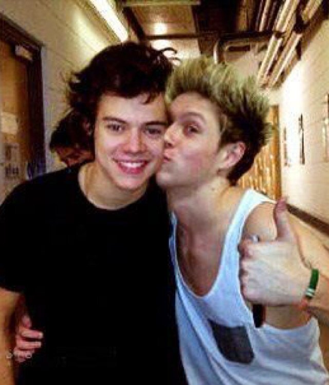 love our 5 boys ❤️ mc nialler and hazzza ❤️ dream is to meet, get retweeted, tweeted or followed by one of the sex god