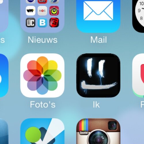 7.0.2. Ik: arrogant, duurzaam, stabiel, kleurrijk, betrouwbaar maar vooral smartphone. Motto: beter één knop aan de voorkant dan 10 aan de zijkant.