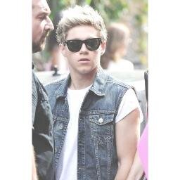 Hiiiiiii ! free follow. Follow @TOMLINSINKING plz? :)