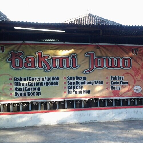 Spesial bakmi jowo sing pancen njowoni rasane lan marai ilat kangen | pesan antar ☎ 081393414000 | Buka: 12.00-01.00 | instagram : bakmijowosolo