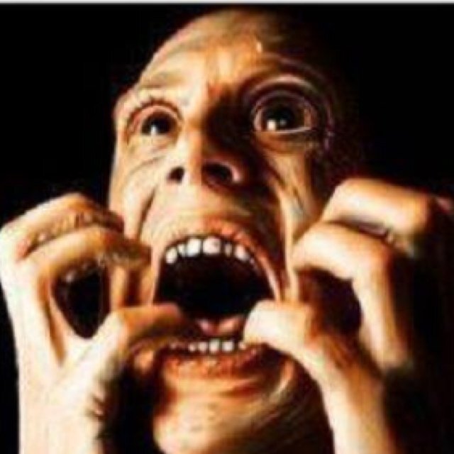 Salut les gens ! (Inconnus, dangeureux, gentils, belle(beau), timide, gros,petits,maigres...  
Je voit des gens et je les follows ! Hahahaha. Hahaha. Haha. Ha.