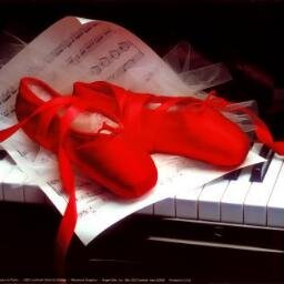 Bea_Santiag0's profile picture. Y si llevamos media vida, y sigue en tablas la partida...