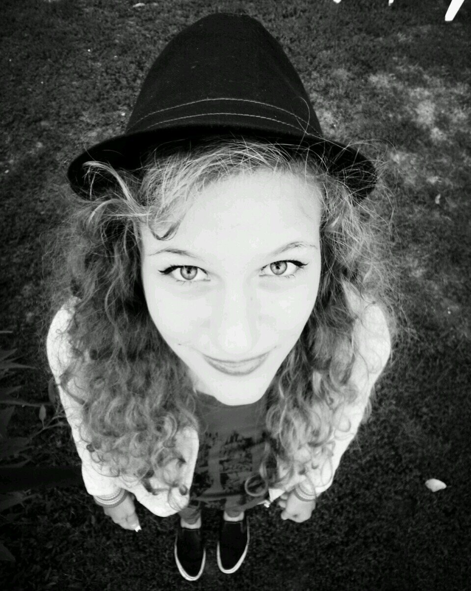 17 ~ bmi: 18.6 ~ diagnosed with anorexia, bulimia, depression ~ avi is always me