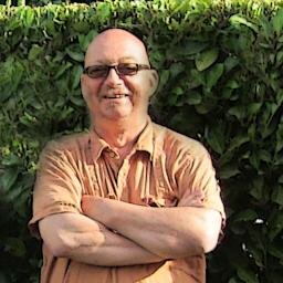 Faig fotos, escric, tracto de viure bé amb la meva consciència i fer feliç al meu entorn més proper. La resta és in-assumible. Cada dia aprenc coses.