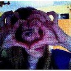 Follow me, and I follow you!! |Avril Lavigne fan| |Luv SZJG| |Young 4ever| |Music is my life!! ♥|