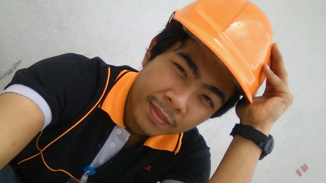 I was born in Kanchanaburi and now live in Bangkok.
I'm a sensitive person.