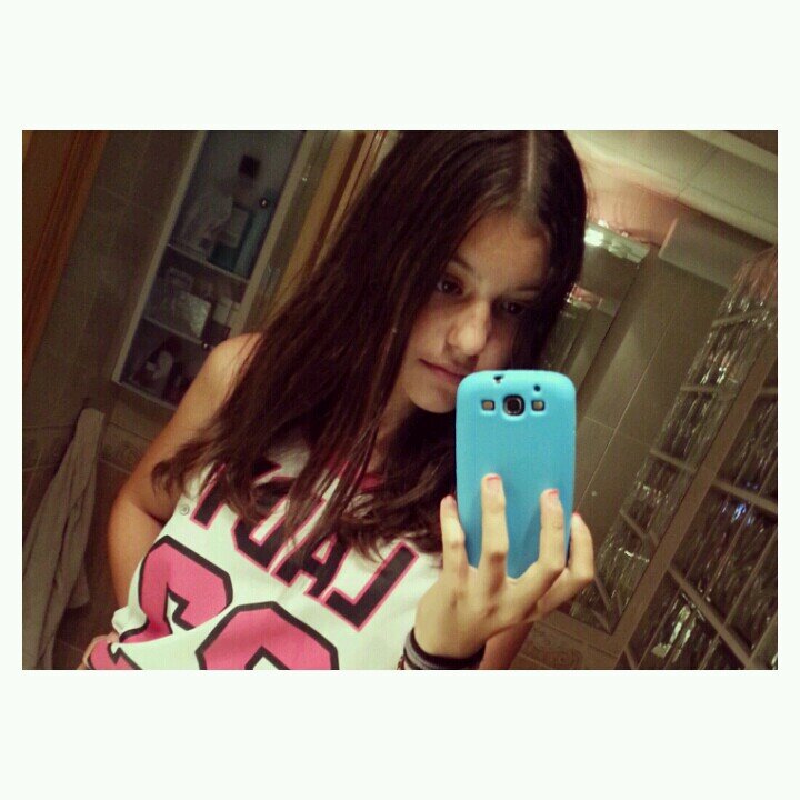 My shoes: Vans. My trousers: G-Star. My T-Shirts: Lady 23. My caps: Obey. Myself: I like it and you can't change it...