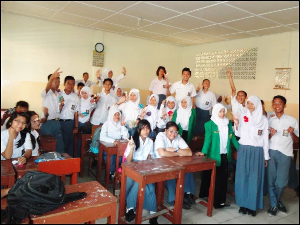 X.sain.3 Sma SRIGUNA =D kami tidak memilih soal berteman yang kami pilih adalah ke kompakan =)