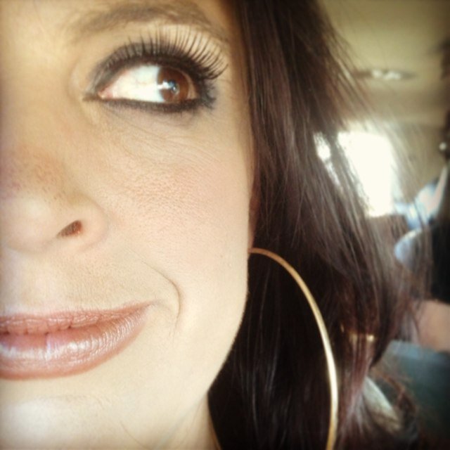 Wife, mommy, worship leader/creative director @crossroadscolorado, mexican foodie, love diys & serious glamper.