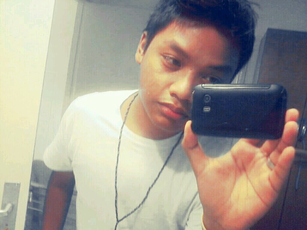 Asian/American boy. Noting is pormisss not tomorrow just todayy. Live life the fullestt
