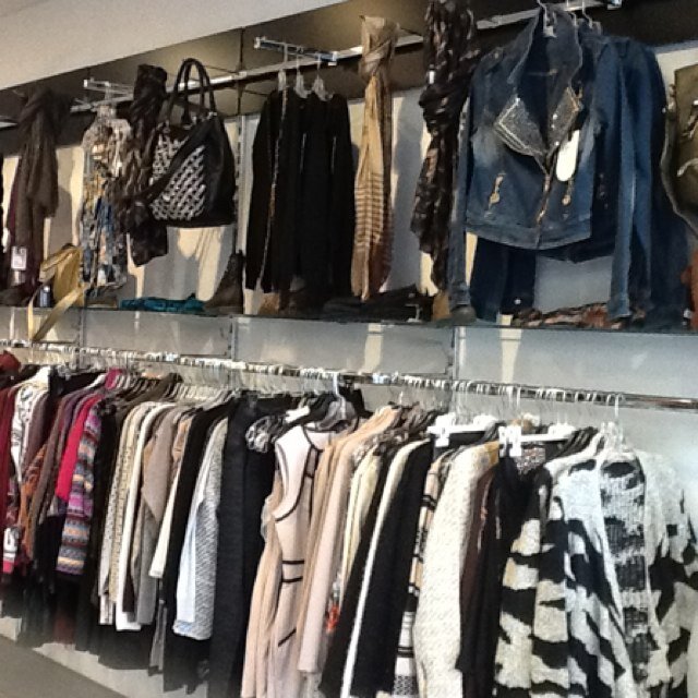 Instinctmode's profile picture. De leukste mode trends in Roosendaal en Bergen op Zoom vindt u bij ons! 
Kom eens langs in 1 van onze filialen!