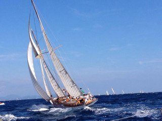 Fra un mare di sogni e una realta' sognata.    Essere e vivere dove il vento porta il profumo del mare.