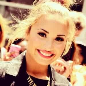 Demi lovato is my girlfriend.                           I will follow you backkk