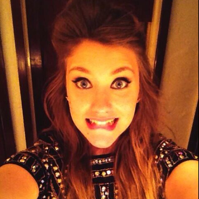 Hey!Im a massive fan of @Ella__Henderson!She is so amazing!Supporting her from Ireland:D First #TeamElla Irish Account!#Ellasstars3 xx