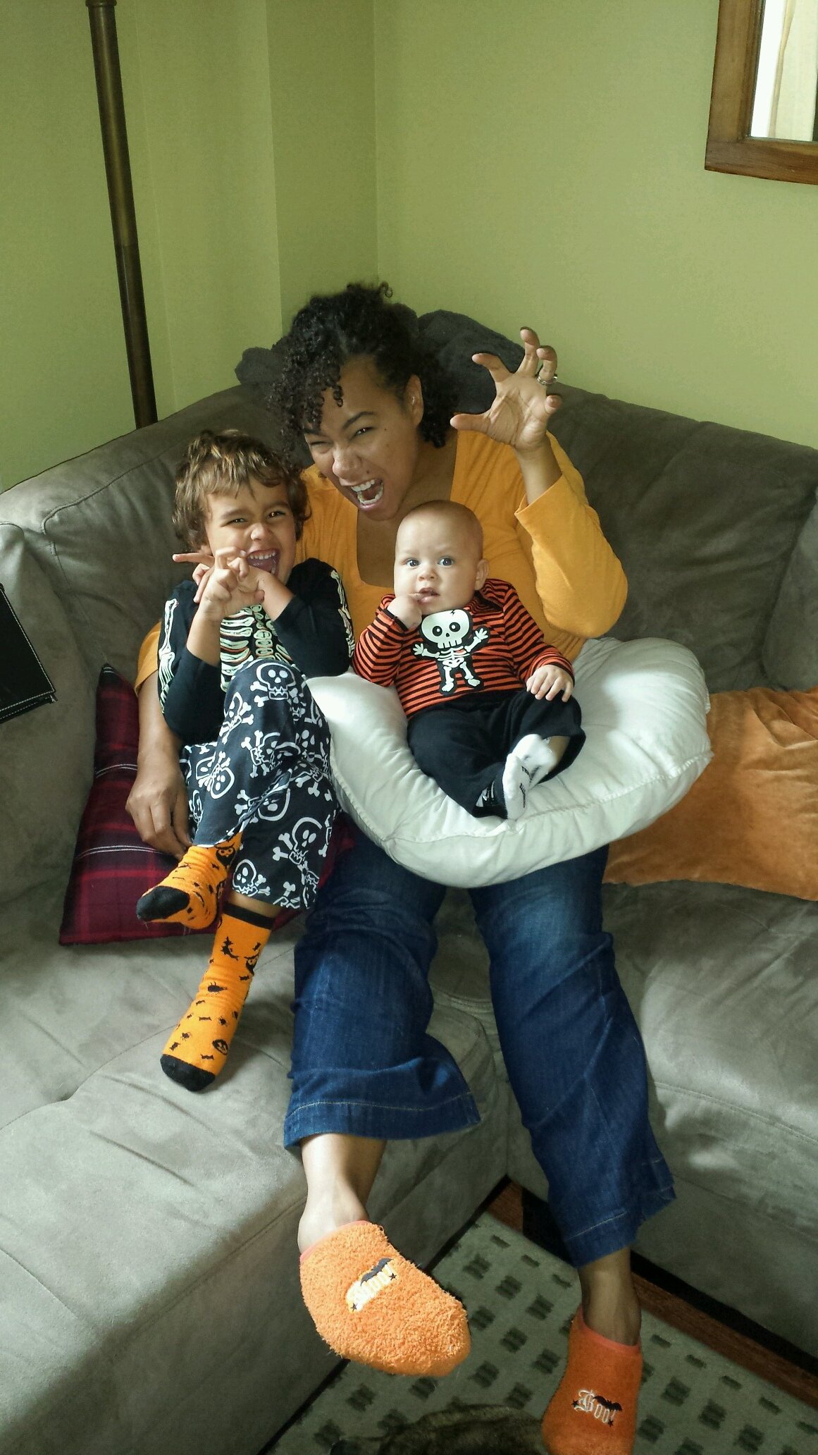 Athletic Therapist, fitness enthusiast, wellness consultant, wife to 1, mom of 3 (including the fur baby)