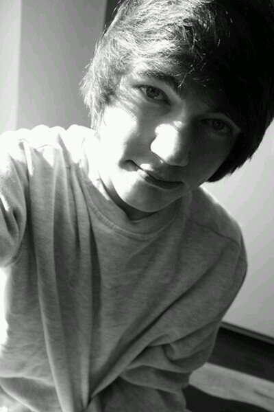 I'm just a guy who plays football everyday =) || Macklemore || Drake || 16 jaar :) ||
