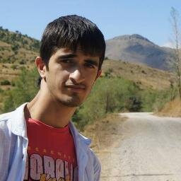 Seninleyiz , heryerdeyiz
Seninle cehenneme bile geliriz
Büyük şeref senle ölmek
Tek dileğimiz seni şampiyon görmek
Yazan : ultrAslan