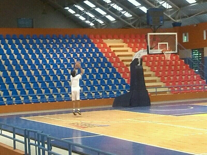 Disfruto todo lo bueno de la vida. Hablo de todo pero mejor si es de basket. Casi siempre feliz. Cancha Entera, Lunes a Viernes de 2 a 3pm