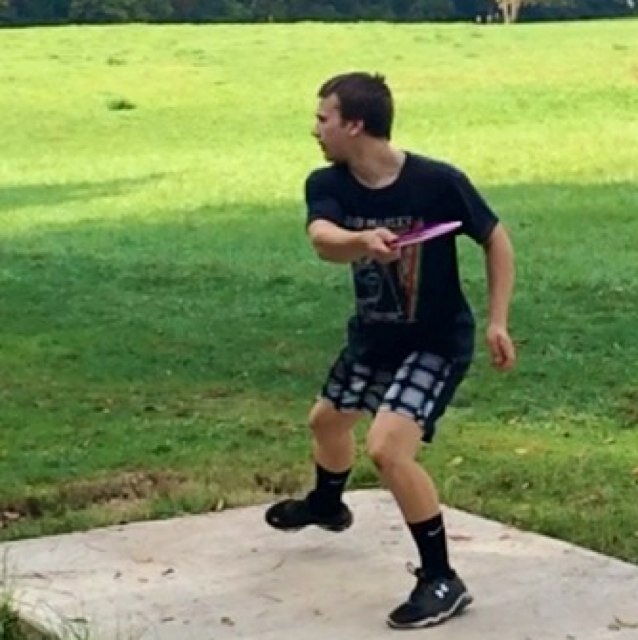 Student by week, disc golfer by weekend