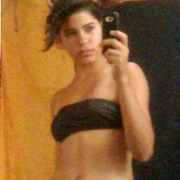 EU SOU UMA PESSOA LEGAU
EU SOU UMA PESSOA Q VALE APENA CONHEÇER
EU OU UMA PESSOA Q SONHA IGUAL A VC
MEU SONHO É UM DIA VIRAR UMA CANTORA DE SECESSO!!!