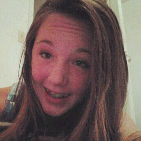 im  a cheerleader at gcms and my idol is miley cyrus if you follow me ill follow you♡♡♡