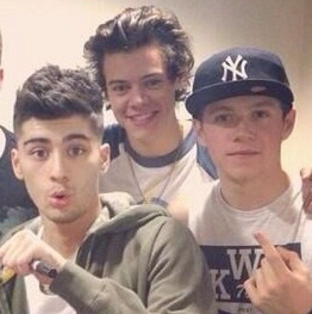 pleasego follow @istyleshire en help her to reach her goal :) xx