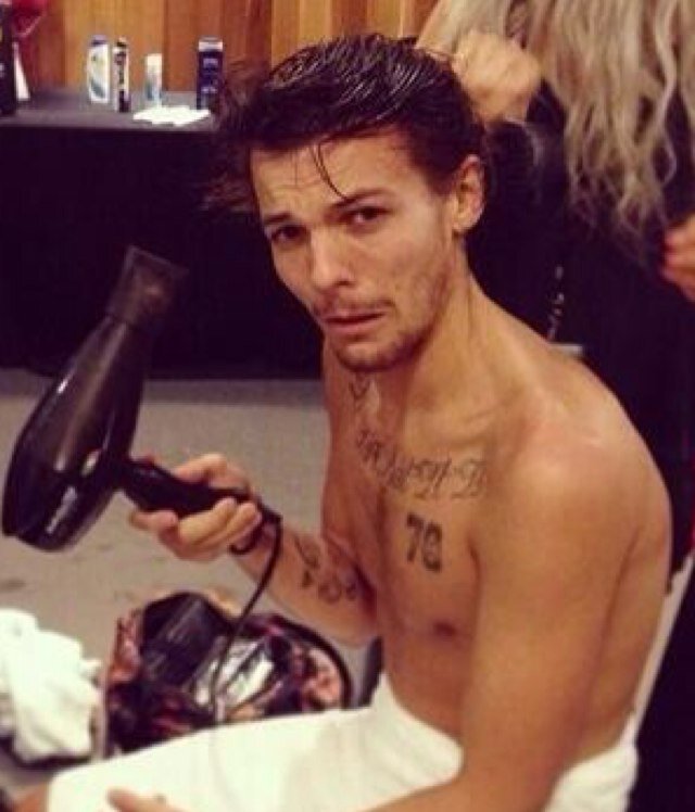 U JUST GOT A FREE FOLLOW!! PLEASE FOLLOW @CRUISINHARRY BC SHES REALLY NICE AND ALWAYS FOLLOWS BACK :)) THANKS!!