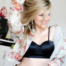 Sou gata, dá pra notar! Fria, faço tudo pra ser reconhecida como tal. Gostou, segue, não gostou, segue também! Sigo de volta? Talvez, se interessar! Two kisses!