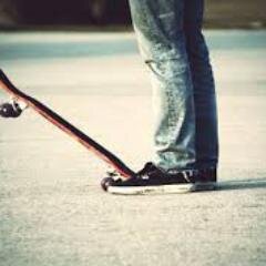 tenho 14 anos,sou skatista,tambem ando de longboard,santista,gosto de se divertir,saio sempre pra zuar com amigos por ai