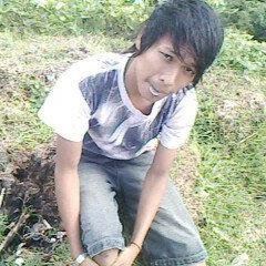 Aguss303's profile picture. semua manusia itu sama