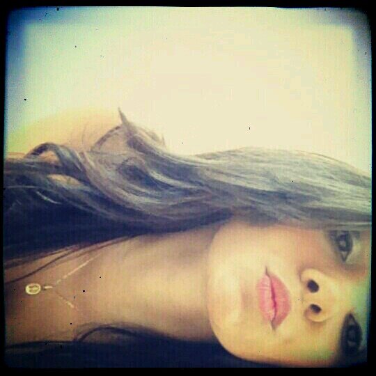 Poexcentrica's profile picture. Poesía Excéntrica. Las letras son mis alas; escribo para escapar de la rutina, para encontrarme a ratos... A veces también soy @BetsaGonzales